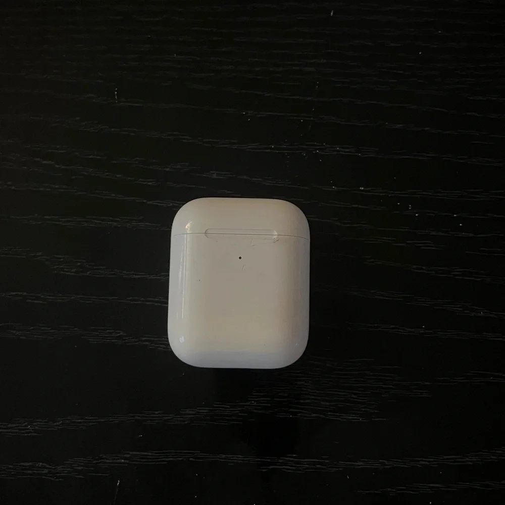 Airpods Gen 1 (DM TO BUY PARTS SEPERATE FOR CHEAPER)